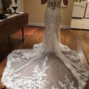 Allure Bridals A1212 wedding dress size 12 lace